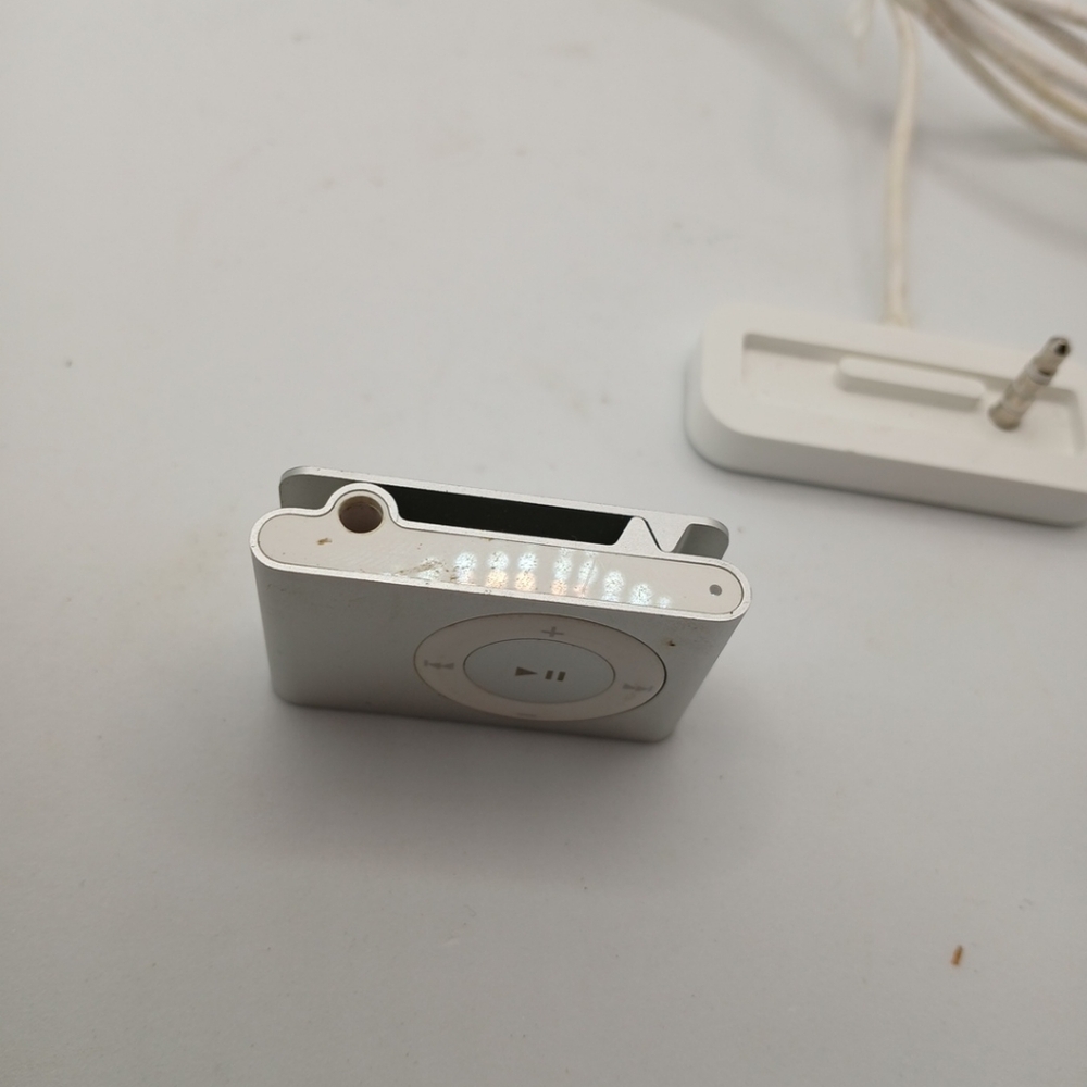 Apple iPod Shuffle 2nd Gen A1204 Silver / Gray -  MP3 Player Vintage  Untested - Picture 6 of 12